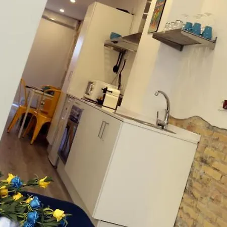 Loft Independiente Con Piscina Compartida En Centro De Apartman *