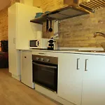Loft Independiente Con Piscina Compartida En Centro De Apartamento *